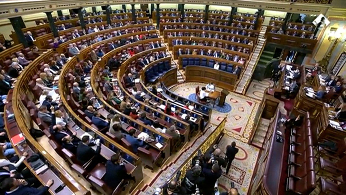 Diputados españoles aprobaron ley trans