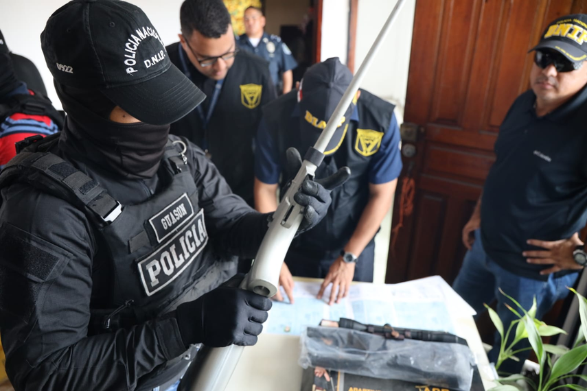 Unidades de la Policía Nacional en operativo Aliados por la Infancia internacional.