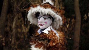 Paraguayos emplumados celebran entre la fe y la leyenda