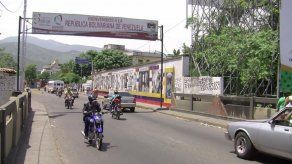 Venezuela cerrará de noche frontera con Colombia