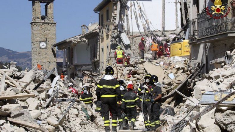 Fuertes réplicas remecen la zona del terremoto en Italia