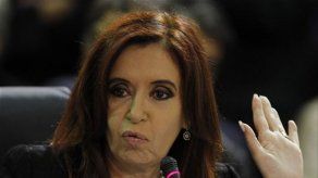 Fernández inicia nuevo mandato con más poder y el reto de crisis