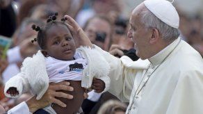 Papa Francisco bromea sobre la severidad de Madre Teresa