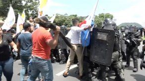 Dos policías heridas tras enfrentamientos con estudiantes de la UP Dos policías heridas tras enfrentamientos con estudiantes de la UP