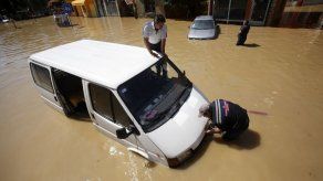 Inundaciones amenazan planta eléctrica en Serbia