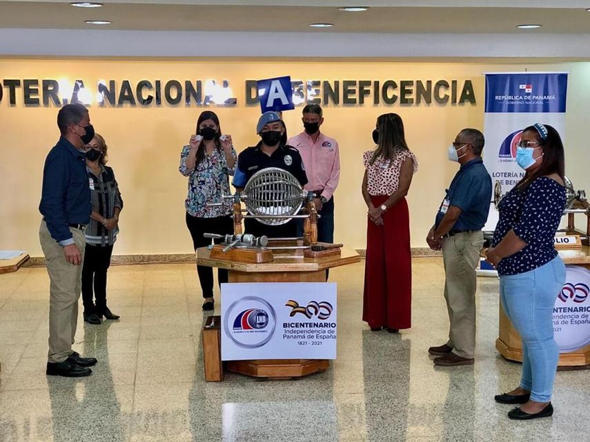 La Lotería Nacional asegura que los productos oficiales destacan en su impresión la fecha original en que se realizarían los sorteos y el cambio de fecha no afectará la validez de los mismos.