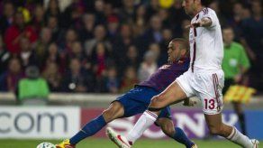 Barcelona: Alves disponible contra Rayo
