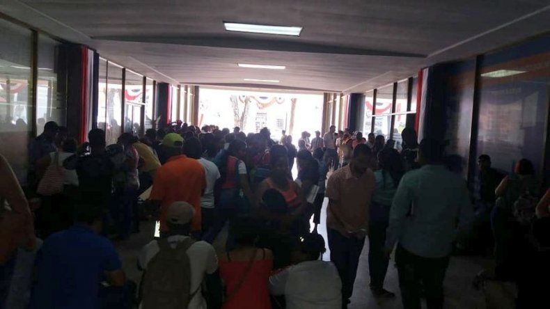 Largas filas en la Alcaldía de Panamá por permisos para puestos de venta en fiestas patrias