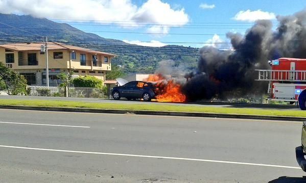 Vehículo se incendia en Chiriquí
