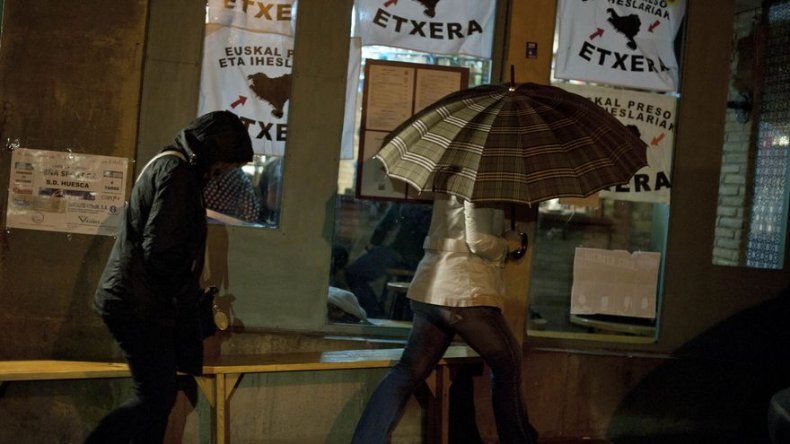 Una española da a luz en secreto y arroja al bebé por la ventana