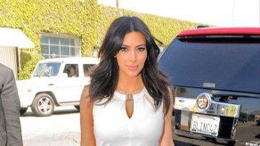 Kim Kardashian duerme con un corsé para adelgazar