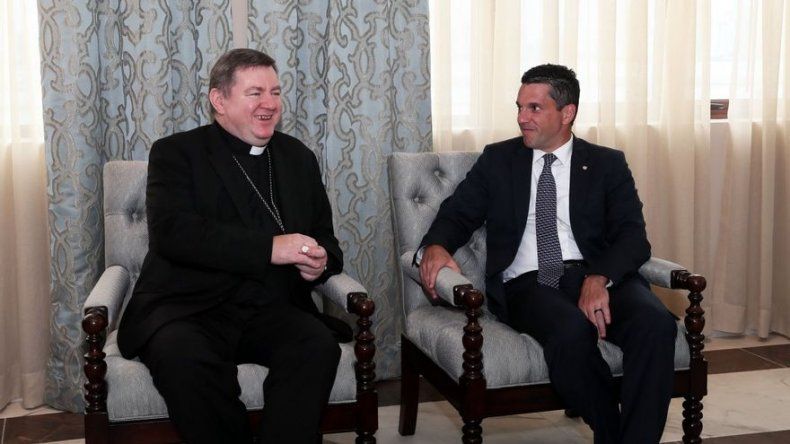 Nuevo nuncio apostólico en Panamá entrega copias de credenciales