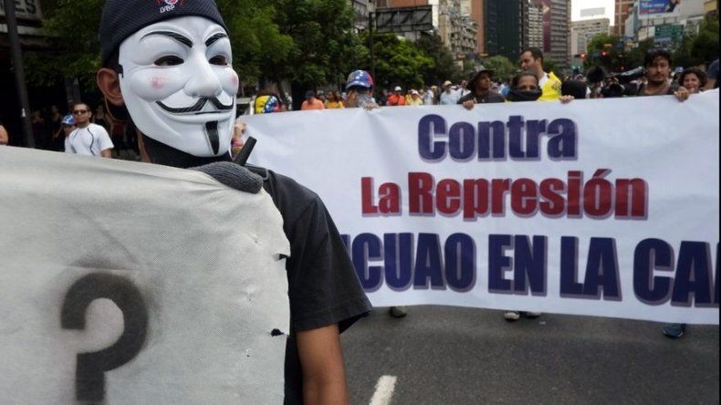 Opositores marchan en Caracas por la resurrección de la democracia