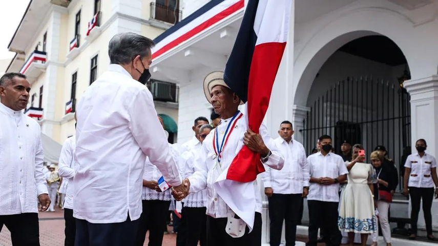 Actos protocolares en fiestas patrias