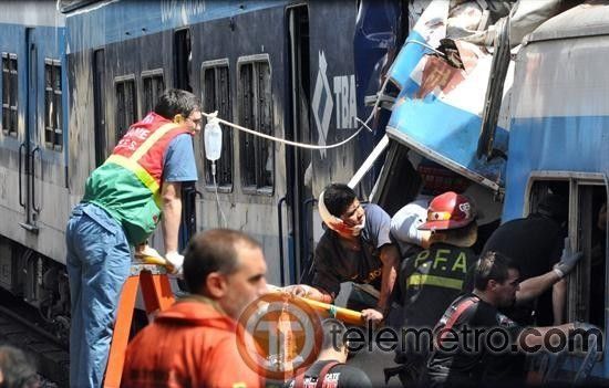 Tren choca contra estación en Argentina