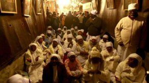 Multitud se reúne en Belén para la Navidad