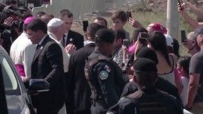 El papa bendijo a un bebé durante su recorrido al Centro de Menores de Las Garzas El papa bendijo a un bebé durante su recorrido al Centro de Menores de Las Garzas