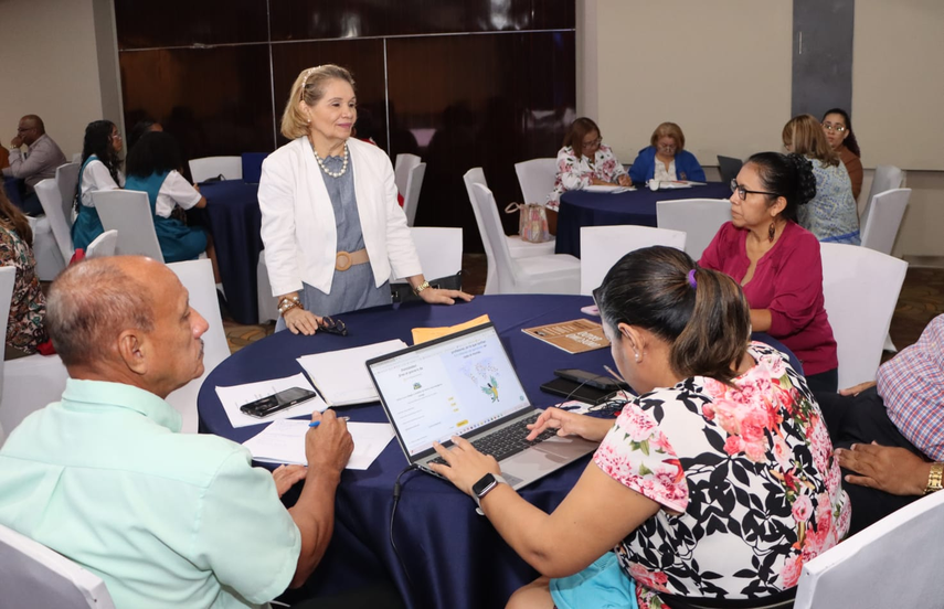 Estudiantes de la Escuela Isabel Herrera participan en el V Encuentro de Rediseño Curricular.