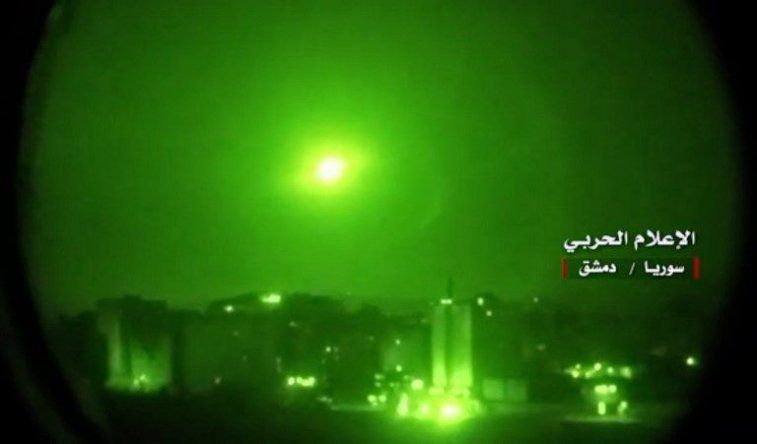 Israel usó 28 aviones y disparó 70 misiles contra posiciones iraníes en Siria