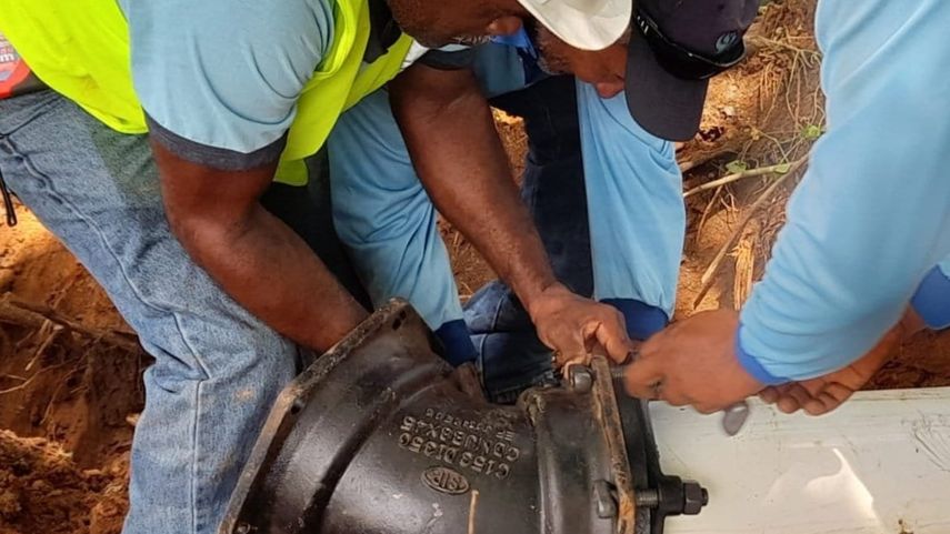 IDAAN realiza reparaciones en una tubería ubicada en el sector de Chilibre.