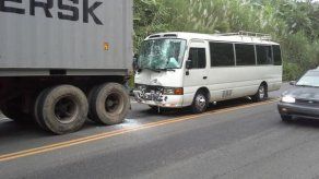 Busito pirata colisiona contra mula en Corredor Norte