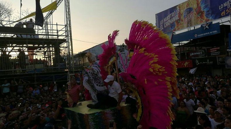 Topón de tres reinas en el Parque Porras