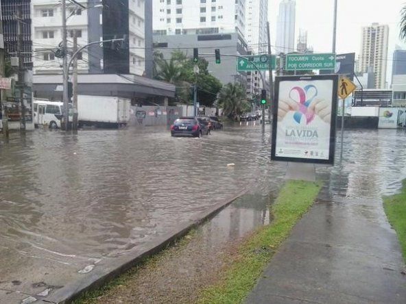 Lluvias causan tráfico pesado en varios puntos de la ciudad