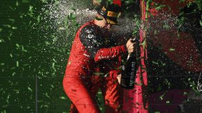 Charles Leclerc se lleva el GP de Australia de F1, Checo Pérez segundo