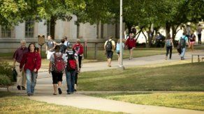 Alerta en Universidad de Arkansas por hombre armado