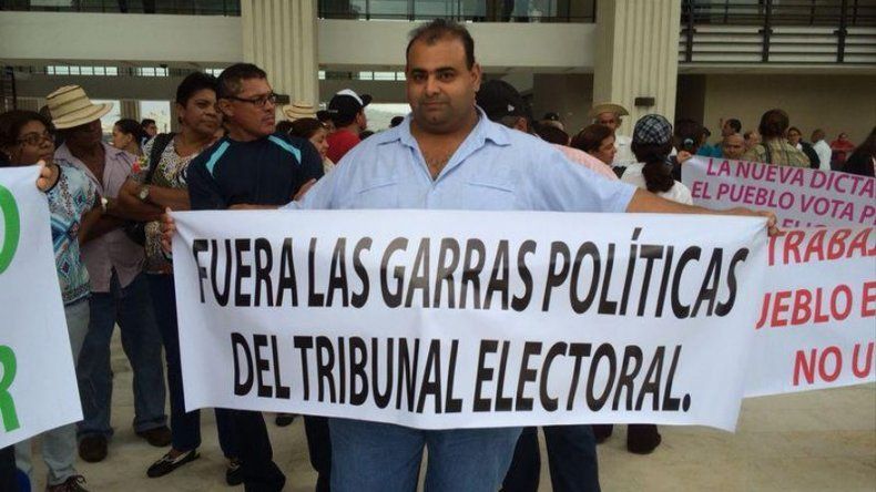 CD realiza manifestación en sede del TE por caso de impugnaciones