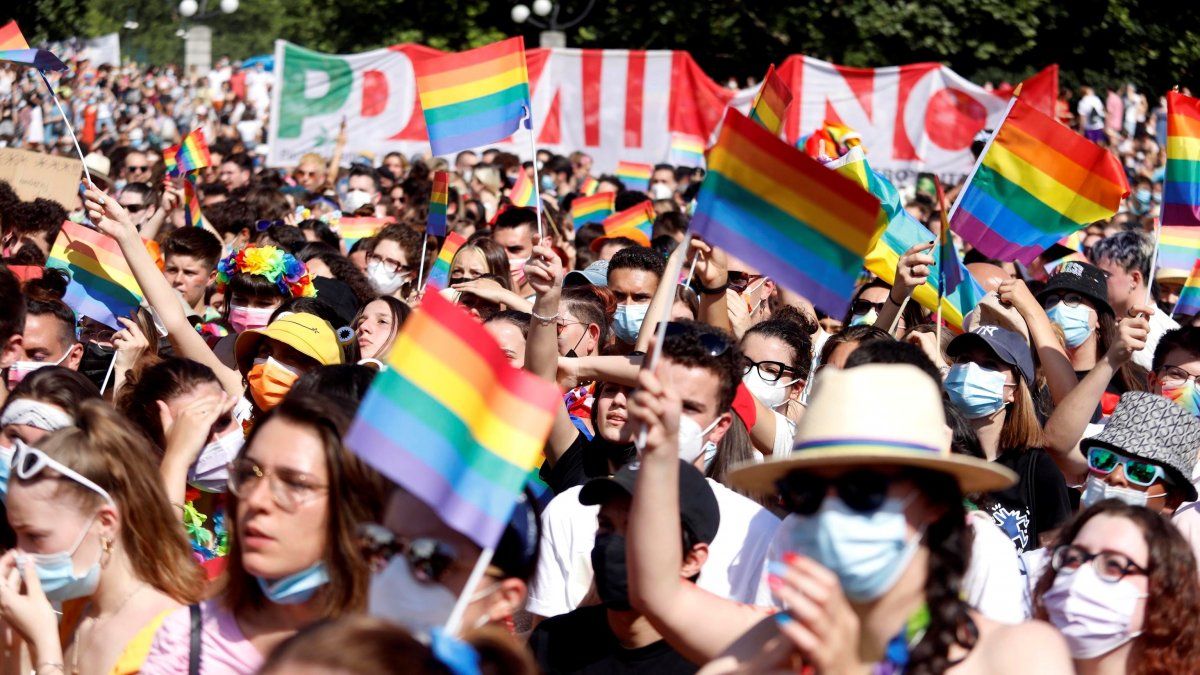 Colectivo Lgbt De Italia Sale A La Calle Para Exigir La Ley Contra La Homofobia 6817