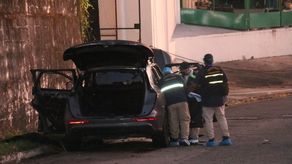 Funcionarios del Ministerio Público realizan diligencias tras el hallazgo de un cuerpo en el maletero de un auto en Betania. Funcionarios del Ministerio Público realizan diligencias tras el hallazgo de un cuerpo en el maletero de un auto en Betania.