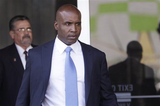 Fiscales buscan condena de 15 meses para Bonds