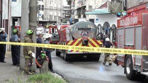 Bomberos controlan incendio en Santa Ana