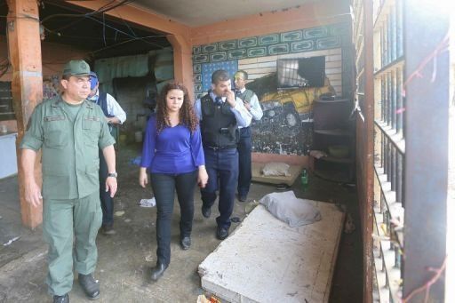 Motín en cárcel venezolana dejó 63 muertos y 132 heridos, según ONG
