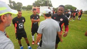 Panameños Tejada y Quintero conocen a su nuevo técnico en Perú