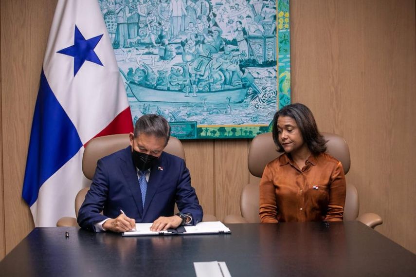 Sanción de la ley que regula las bibliotecas públicas.