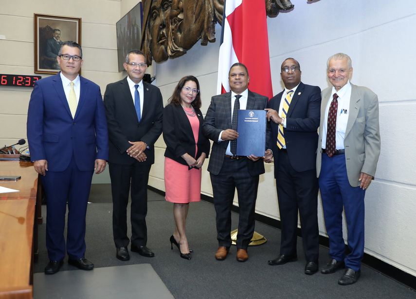 Asamblea Nacional ratifica a Javier Caraballo como procurador de la Nación.