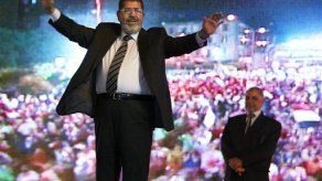 Militares de Egipto dicen entregarán el poder en dos semanas