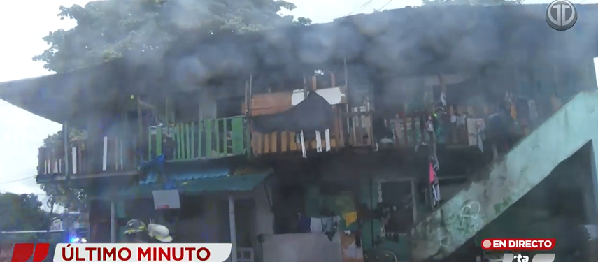 Bomberos atienden incendio en Río Abajo.