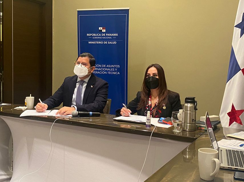 Miembros de la delegación del Ministerio de Salud encargada de la sesión.