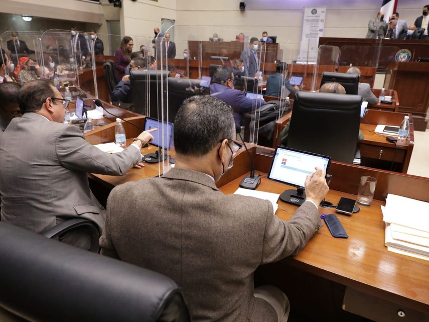 Vistas del Pleno de la Asamblea Nacional de Panamá durante la discusión del proyecto de reformas electorales.