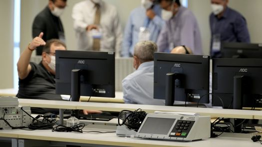 El Tribunal Superior Electoral seguirá efectuando pruebas de seguridad hasta 15 días antes de los comicios.&nbsp;