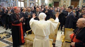 Papa exhorta a parejas infértiles a evitar procreación artificial