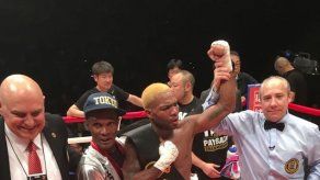 Panameño Jezreel Corrales defiende con éxito su corona en Japón