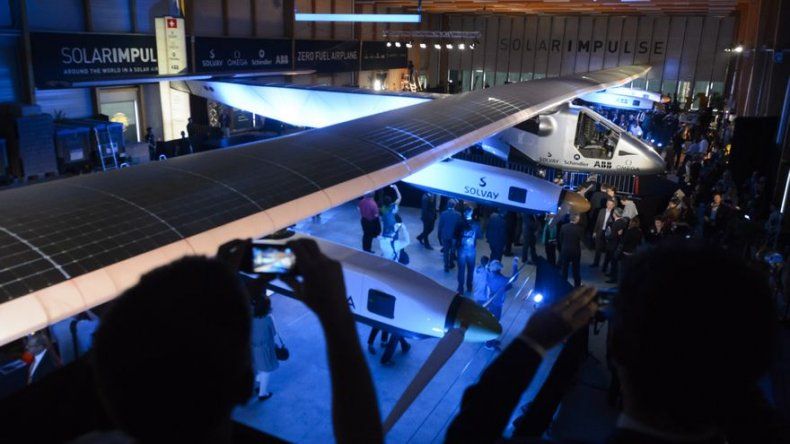 Presentan nuevo avión solar; circunvolará planeta