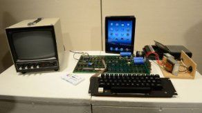 Subastan en Nueva York un computador Apple-I por 387.000 dólares