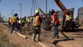 El muro de Trump, una promesa a medio cumplir que rompe huesos y sueños