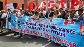 Con marchas y bloqueo de vías se da inicio a protesta de trabajadores en Perú