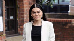 Jessie J culpa a redes sociales por muerte del romanticismo